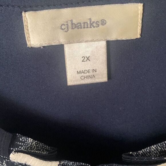Pre Owned Women’s CJ Banks Sleeveless Blouse Geometric Blue White Sz XXL - Picture 8 of 10